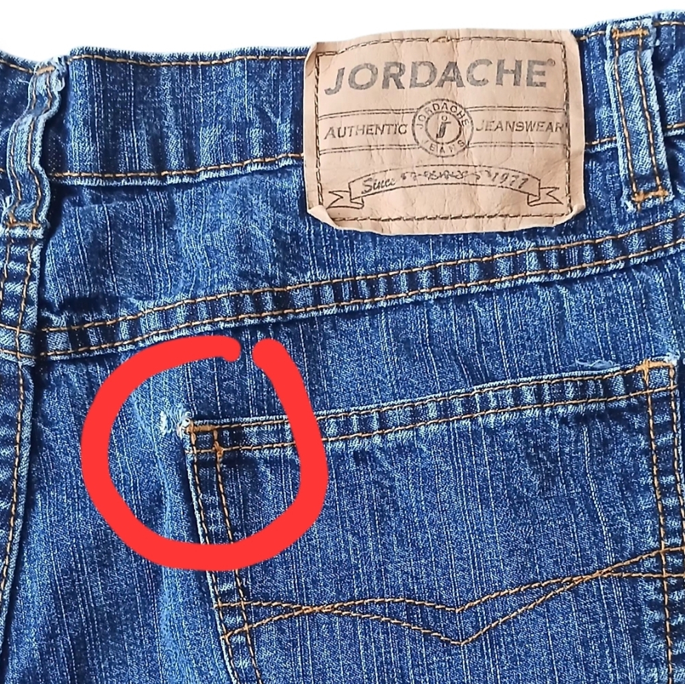 JORDACHE  AUTHENTIC JEANSWEAR WOMEN'S BLUE DENIM  SHORTS. SIZE 15/16 - Picture 4 of 16